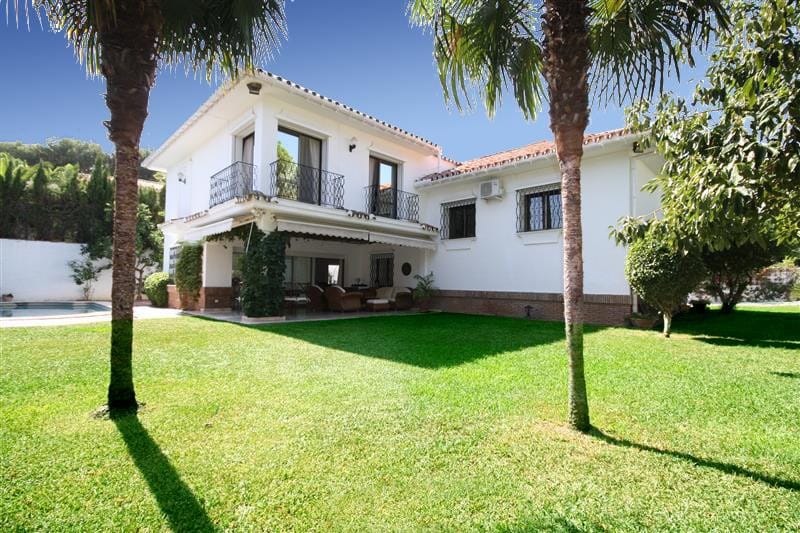 Villa met 6 slaapkamers in Los Monteros in Los Monteros - hoofdfoto