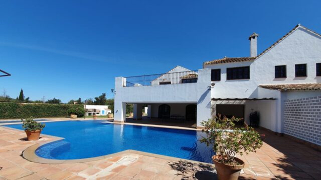 Finca met 11 slaapkamers in San Enrique de Guadiaro