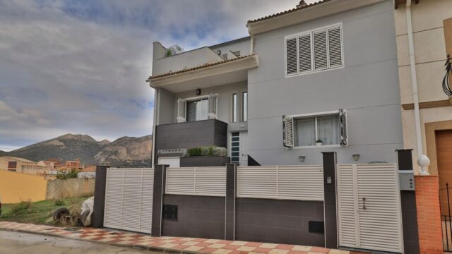 Villa met 4 slaapkamers in Alfarnate