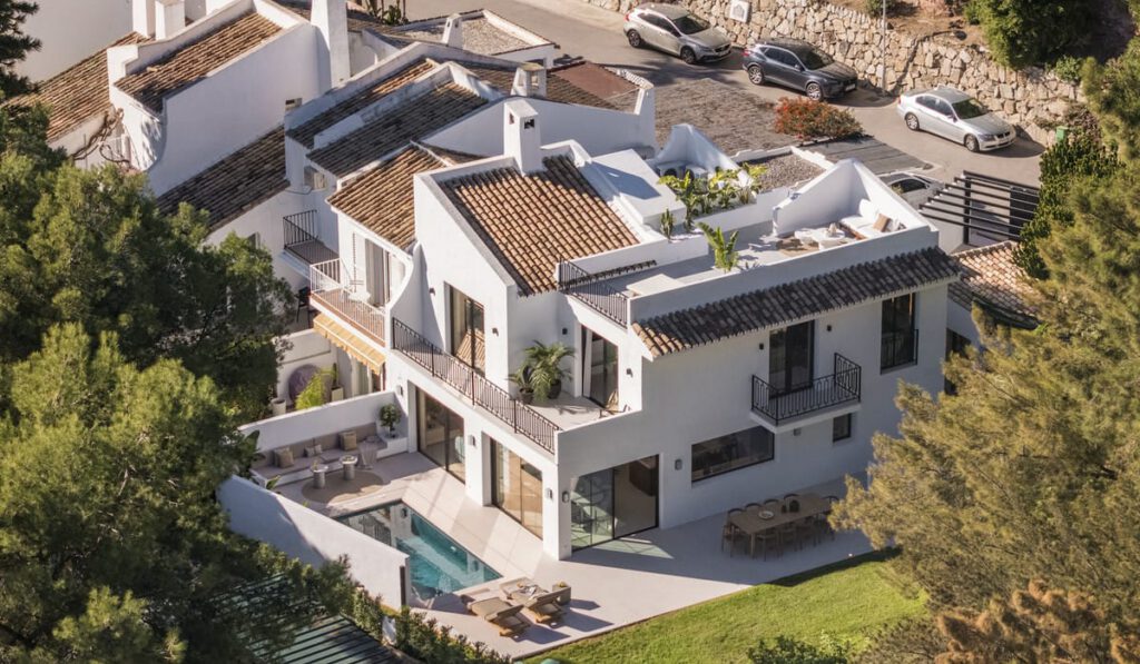 5-slaapkamer halfvrijstaande villa direct aan de Aloha Golf Course, Nueva Andalucía in Nueva Andalucía - hoofdfoto