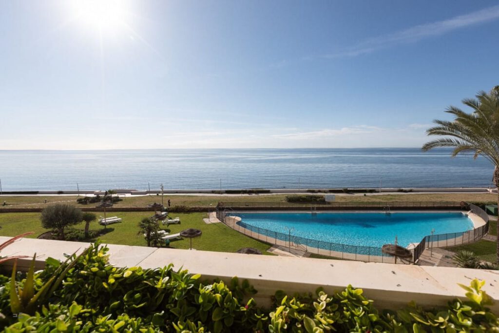 Drie-slaapkamerappartement aan de kust van Estepona in Estepona - hoofdfoto