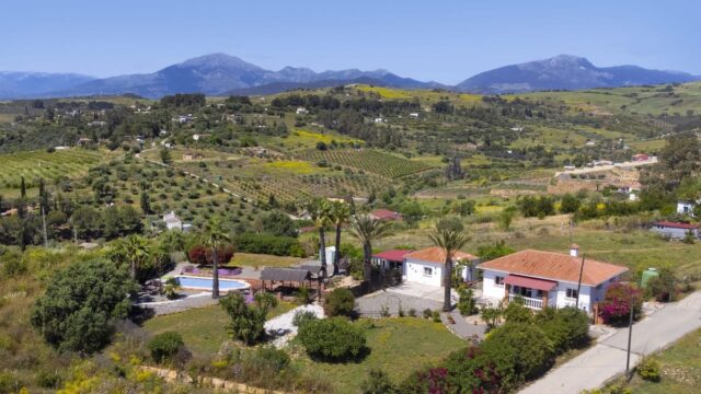 4-slaapkamer finca met bergzicht in Pizarra, Málaga