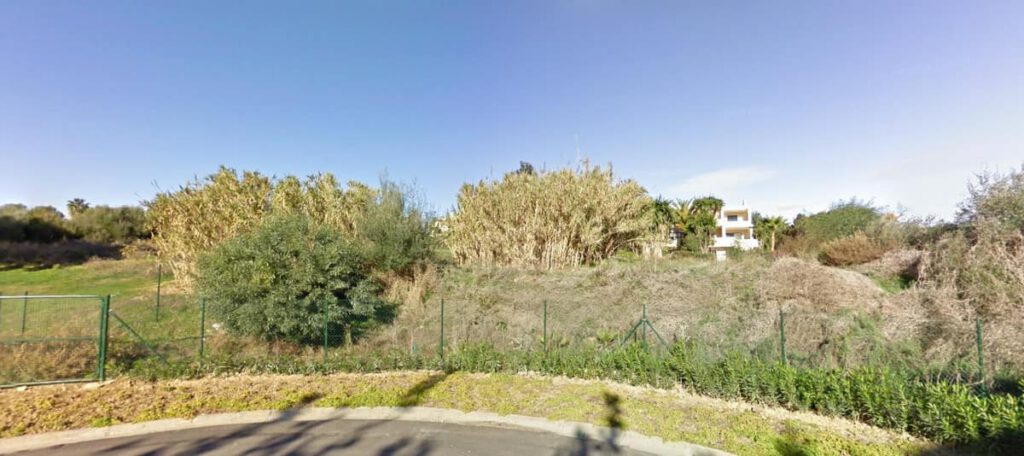 Kavel in Sotogrande, op een van de meest exclusieve straten in Sotogrande - hoofdfoto