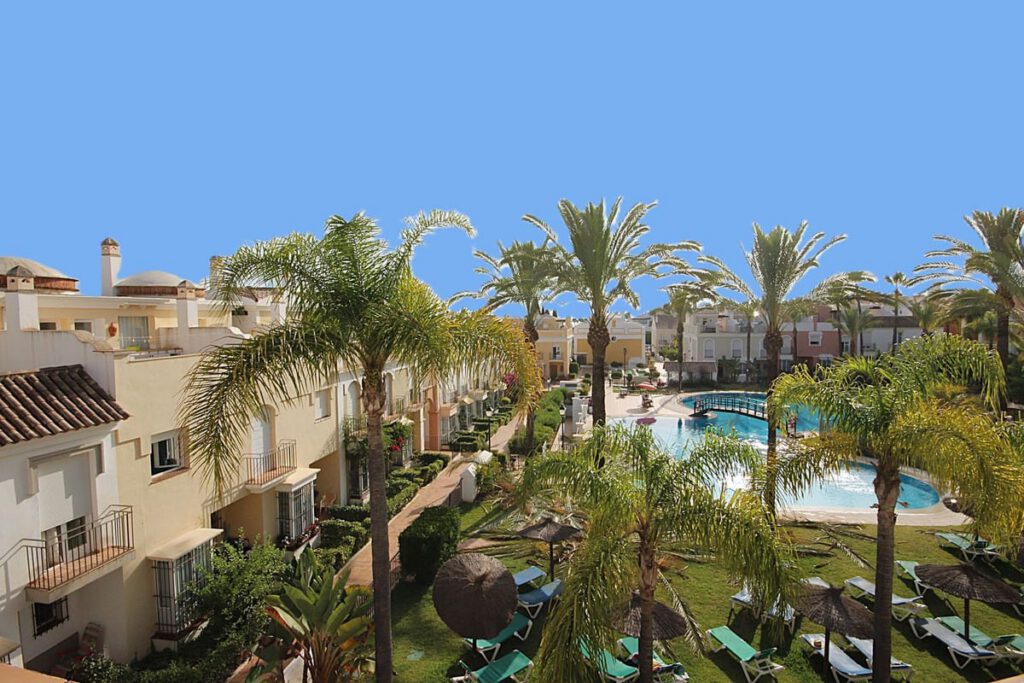 Drie-slaapkamer townhouse aan Bahía de Marbella in Bahía de Marbella - hoofdfoto