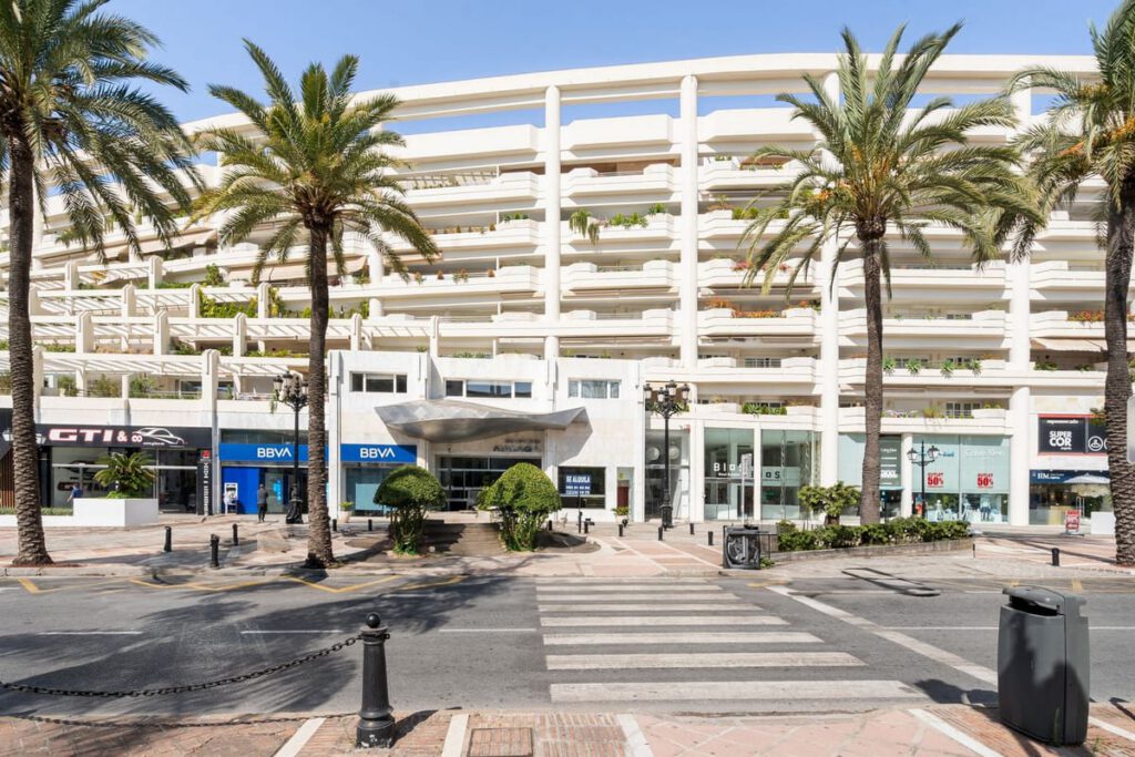 Prachtig gerenoveerd 4-slaapkamer appartement in Playas del Duque, Puerto Banús in Puerto Banús - hoofdfoto
