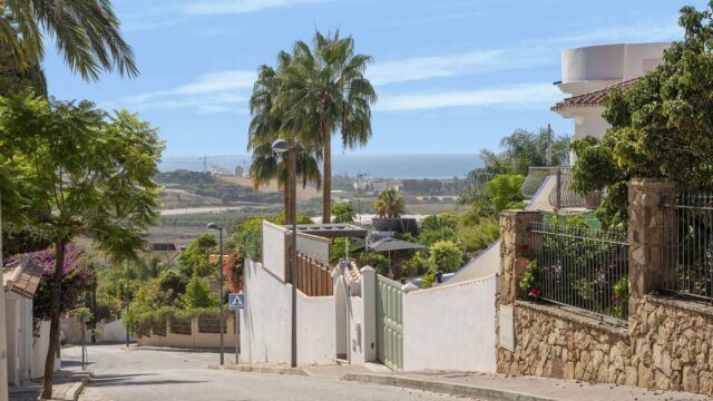 Perceel te koop in Almayate met zee- en bergzicht – 800 m², nabij Torre del Mar