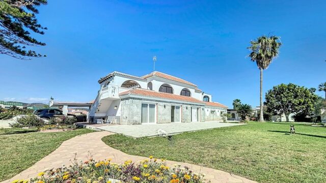 Villa met 5 slaapkamers in Almayate