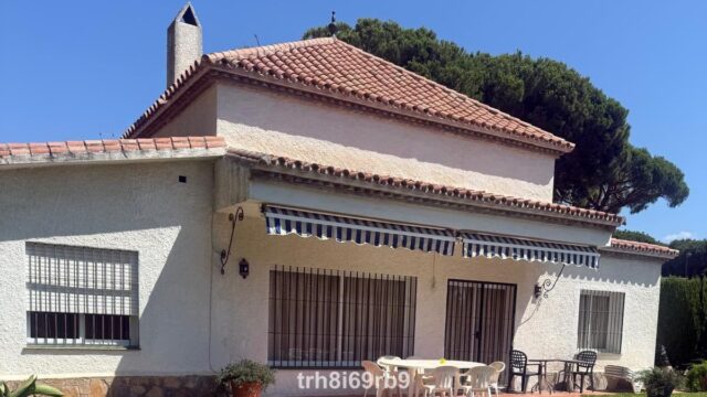 Vrijstaande villa met 4 slaapkamers in Benamara, Costa del Sol