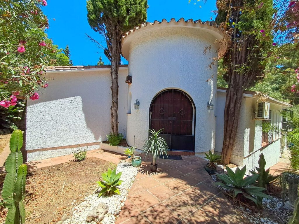 Villa met drie slaapkamers in Calahonda in 36.745261 - hoofdfoto