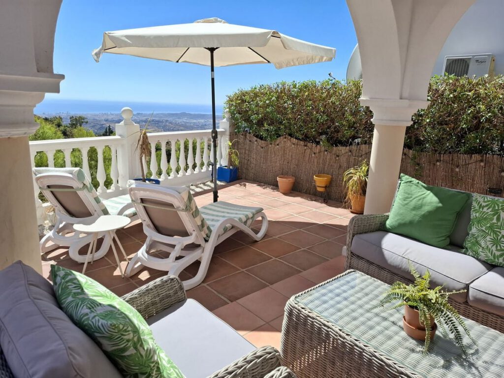 Twee-slaapkamer tussenwoning met panoramisch uitzicht in Pueblo Valtocado, Mijas in Mijas - hoofdfoto