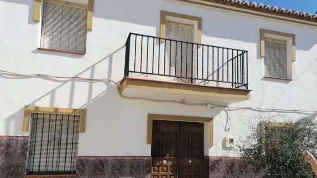 Vrijstaande villa met 3 slaapkamers in Alozaina