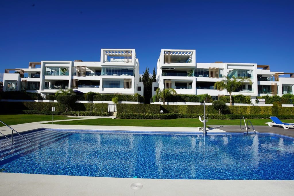 2-slaapkamer appartement met privé-tuin in Bel Air, Estepona in Bel Air - hoofdfoto