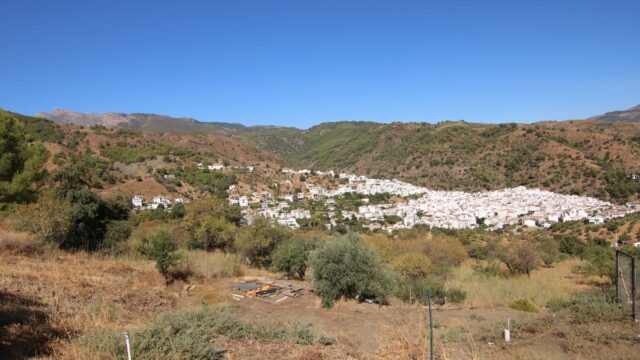 Kavel in Tolox met toeristisch project naast Nationaal Park Sierra de las Nieves