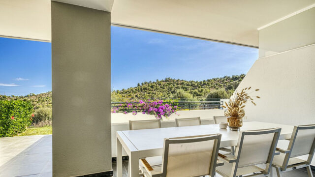 Luxe benedenverdiepingsloft met 1 slaapkamer en panoramisch zee- en bergzicht in La Cala de Mijas