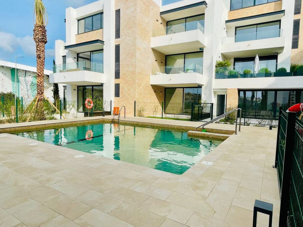 Brandnieuw begane grondappartement in Estepona in Estepona - hoofdfoto