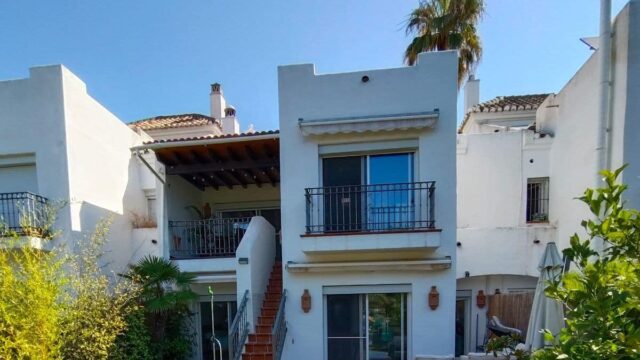 Stadswoning met 3 slaapkamers in Istán