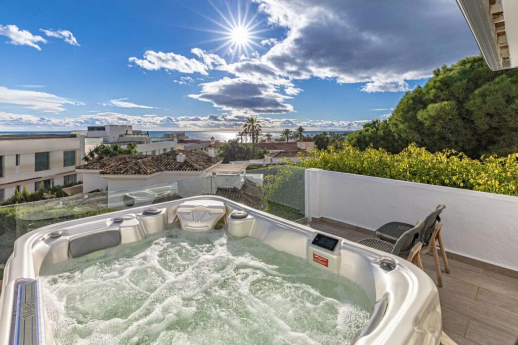 Villa 5 slaapkamers in Las Chapas, Marbella — R5255731 in Las Chapas - hoofdfoto