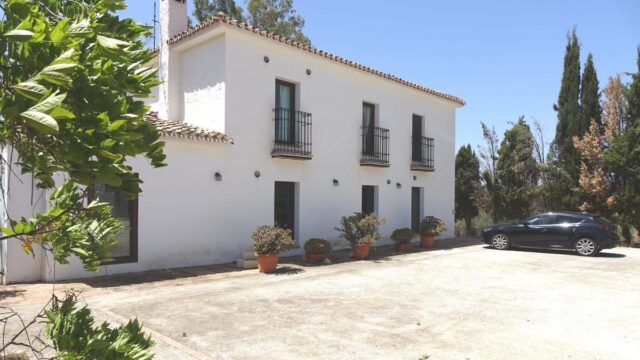 Vrijstaande Finca met 4 slaapkamers in Valtocado, Costa del Sol