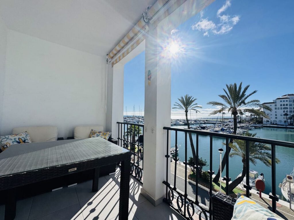 2-slaapkamer appartement aan de frontlinie in La Duquesa Marina in La Duquesa - hoofdfoto