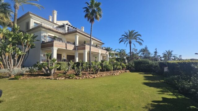 Drie-slaapkamerappartement aan het strand in Los Monteros