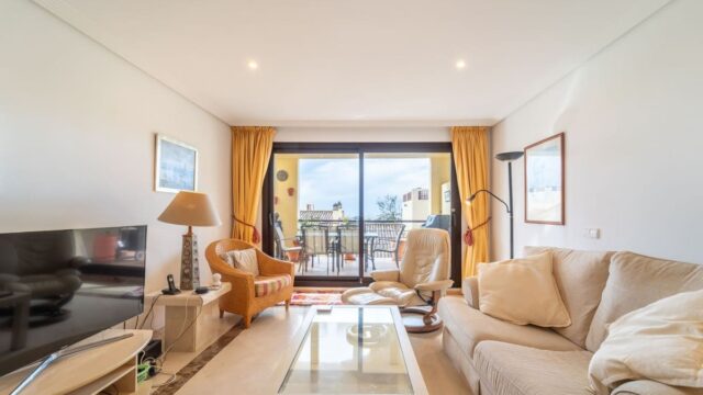 Drie-slaapkamerappartement in Los Arqueros met zeezicht