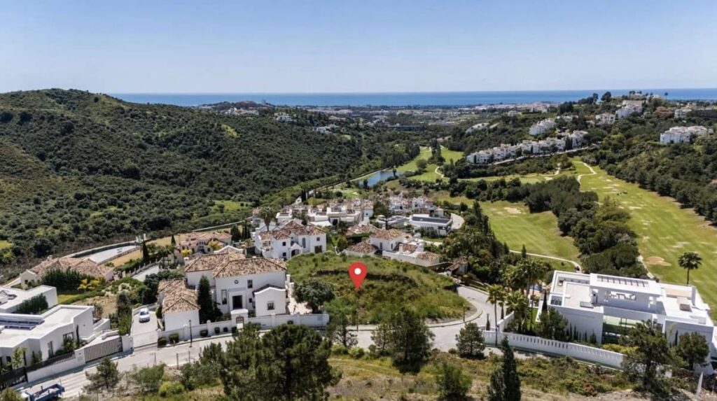 Kavel in Benahavís met bouwvergunning en architectonisch ontwerp in Benahavís - hoofdfoto