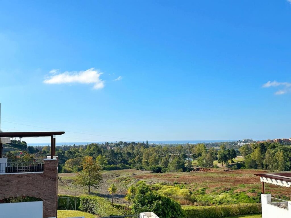 Duplexpenthouse met panoramisch zeezicht in Los Arqueros, Benahavís in Los Arqueros - hoofdfoto