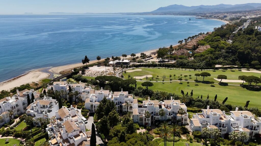 2-slaapkamer appartement in Los Monteros met terras en privé tuin in Los Monteros - hoofdfoto