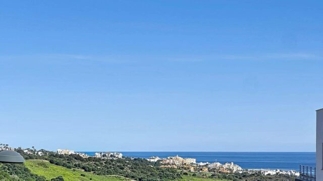 Kavel met zeezicht en bouwvergunning in Valle Romano