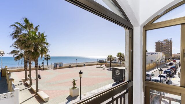 4-kamer appartement met terras en zeezicht in San Luis de Sabinillas