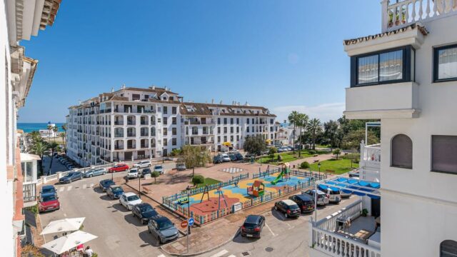 1-slaapkamer penthouse in La Duquesa met zeezicht en toeristische licentie