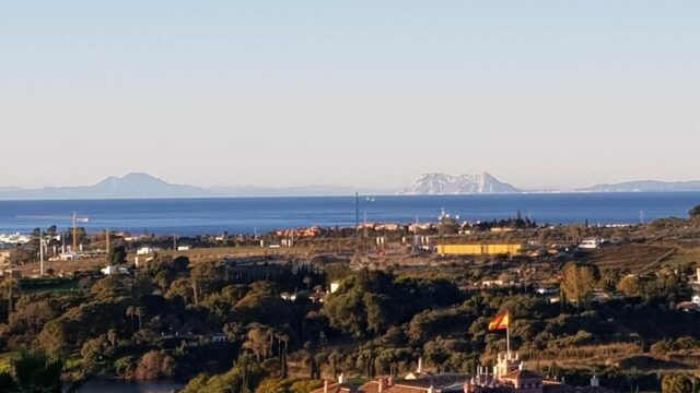 3-slaapkamerappartement in Los Flamingos met terras en golfzicht