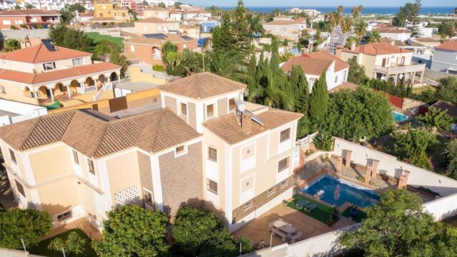 Villa met 5 slaapkamers in La Línea