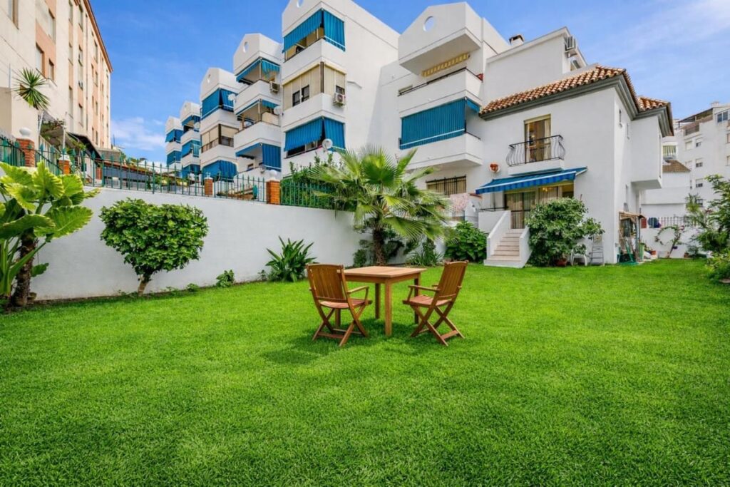 4-slaapkamer villa in Estepona met privégarage en tuin in Estepona - hoofdfoto