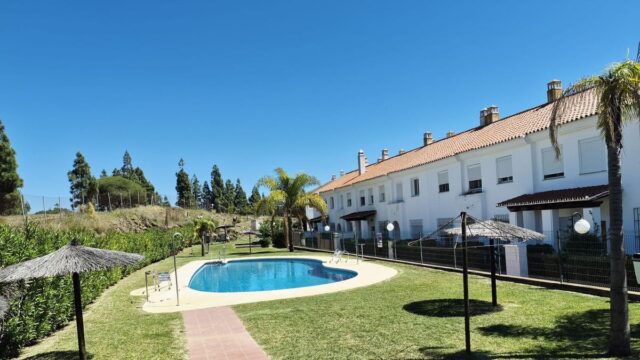 Tussenwoning met 2 slaapkamers in El Chaparral, Málaga