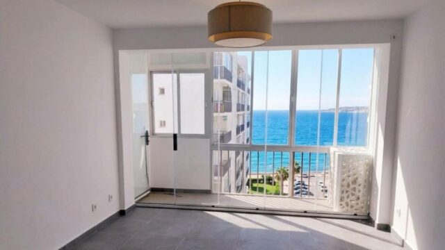 3-slaapkamer appartement aan de tweede lijn met zeezicht in Calahonda