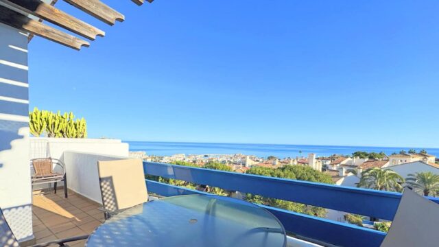 Driekamer penthouse duplex met zeezicht in La Duquesa