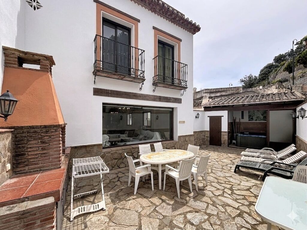 Drie-slaapkamerwoning in Salares in Salares - hoofdfoto