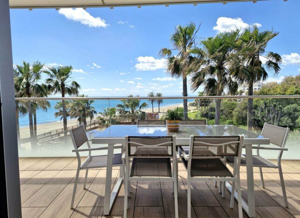 Luxe 3-slaapkamer appartement aan de kust in Estepona in Estepona - hoofdfoto