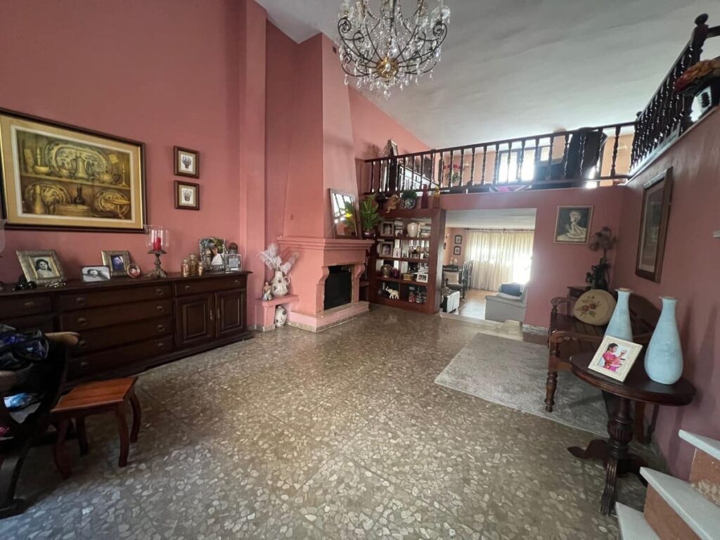 6 bedroom House in Estepona in Estepona - hoofdfoto