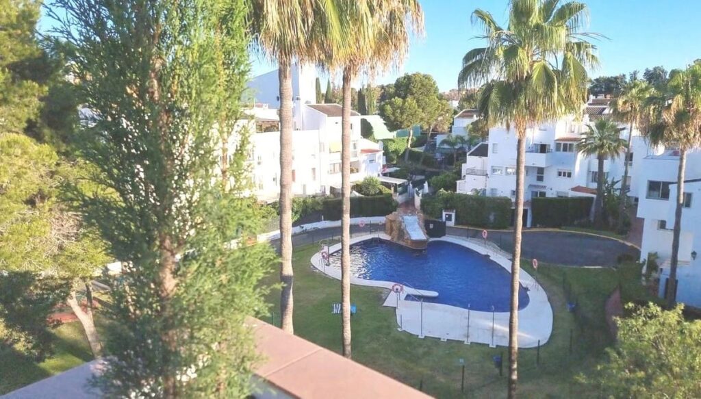 Drie-slaapkamer penthouse in Elviria in Elviria - hoofdfoto