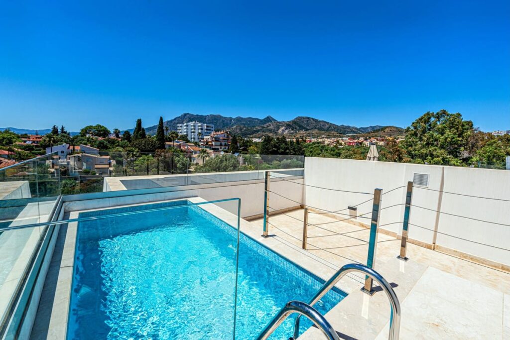 4-slaapkamerhoekwoning in Río Real, Marbella Oost in Río Real - hoofdfoto