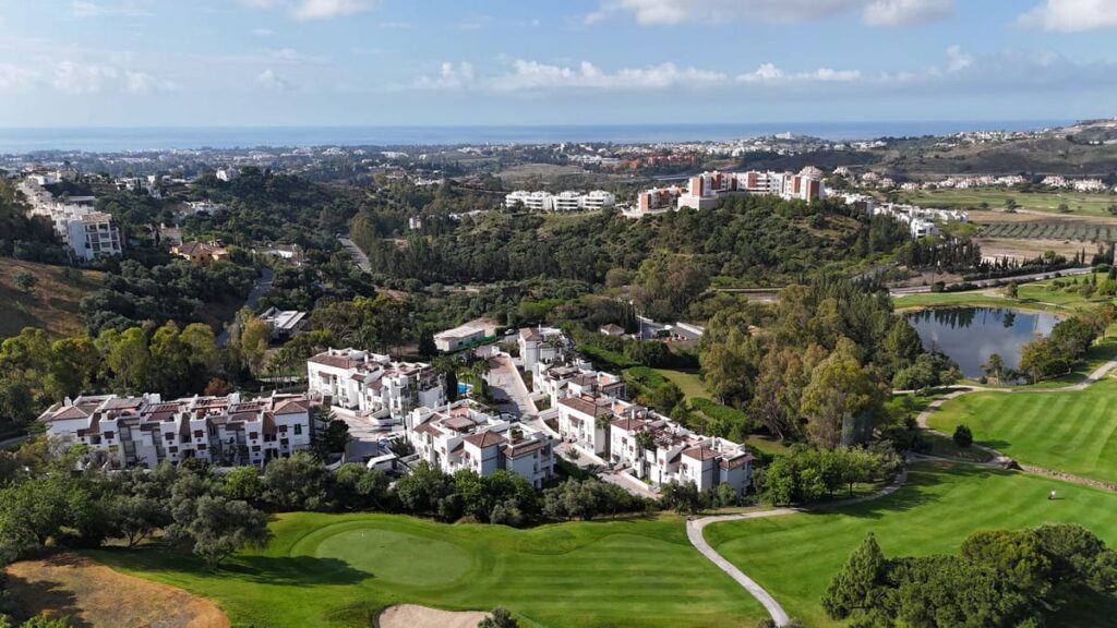 Duplexpenthouse met 3 slaapkamers en panoramische uitzichten in Los Arqueros, Benahavís in Benahavís - hoofdfoto