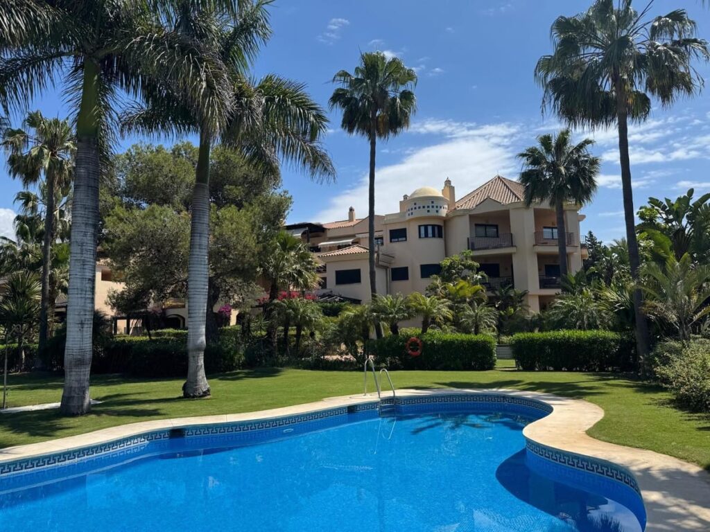 2-slaapkamer appartement aan het strand in Las Mimosas de Banús, Puerto Banús in Puerto Banús - hoofdfoto