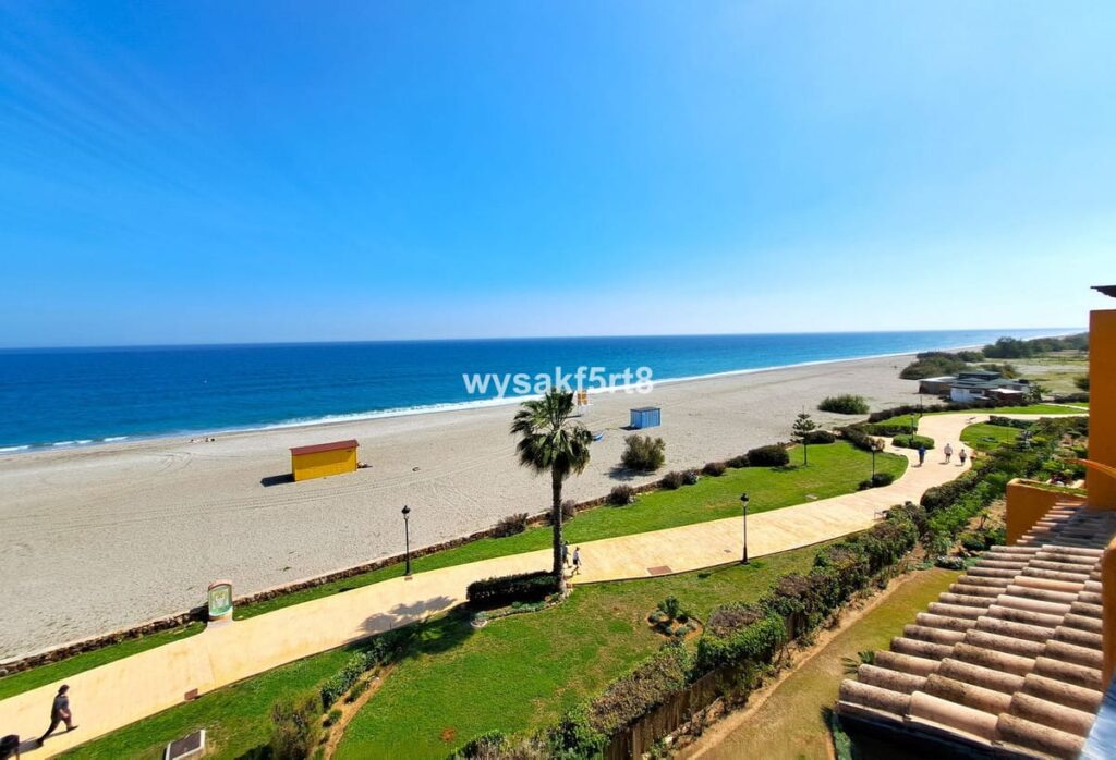 Tweeslaapkamerappartement aan het strand in La Duquesa in La Duquesa - hoofdfoto