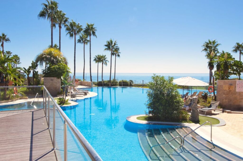 2-slaapkamerappartement met zeezicht in Estepona in Estepona - hoofdfoto