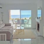 Gerenoveerde penthouse-duplex met 3 slaapkamers in Calahonda, panoramisch zeezicht