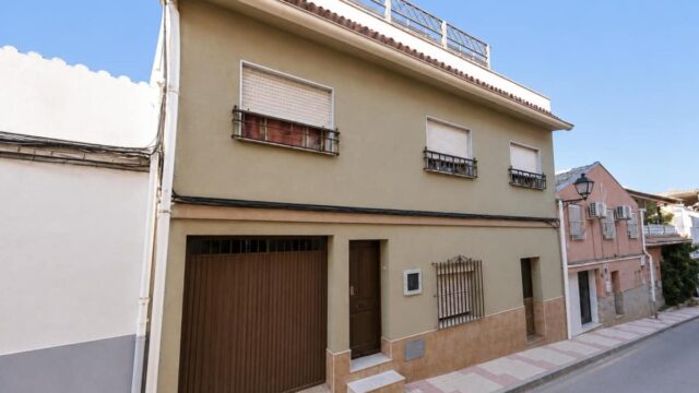 4-slaapkamer stadswoning met privé-entree en dakterras in Los Prados, Málaga