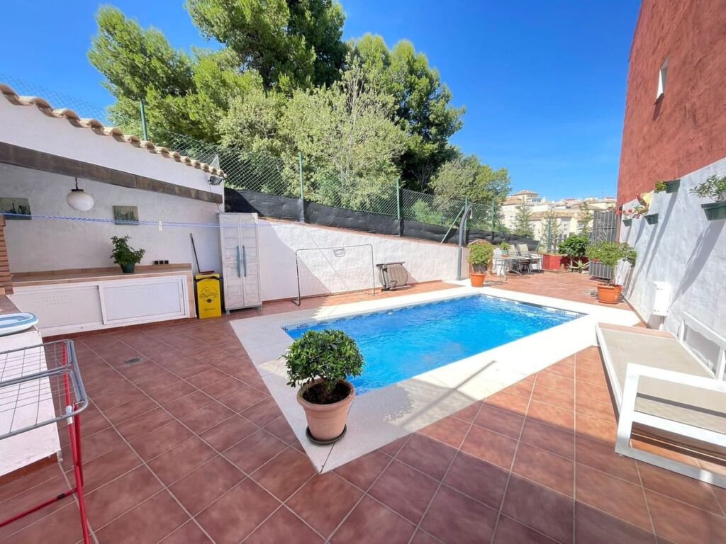 3-slaapkamerwoning in Estepona met privézwembad in Estepona - hoofdfoto