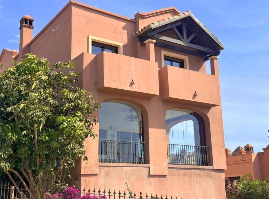 Ruime 5-slaapkamer villa in Estepona met panoramisch uitzicht in Estepona - hoofdfoto